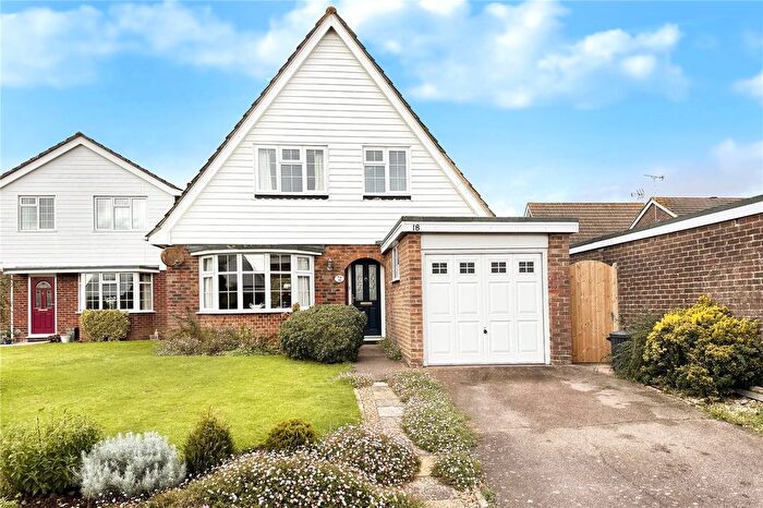 3 Bedroom Link Detached House For Sale In Brambletyne Close, Angmering, West Sussex, BN16