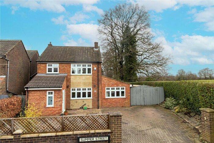 3 Bedroom Detached House For Sale In Summer Street, Slip End, Luton, LU1