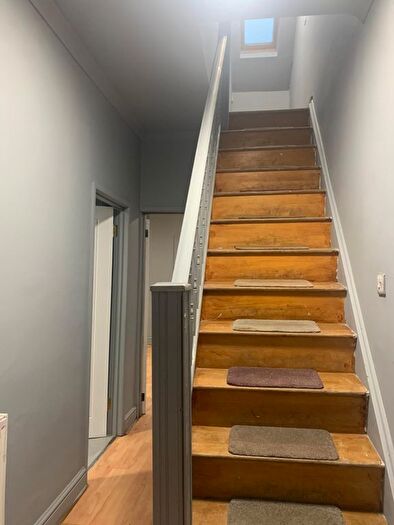 3 Bedroom Maisonette To Rent In Oak Road, Luton, LU4