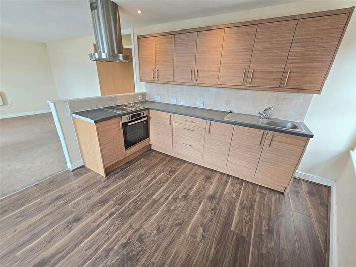 2 Bedroom Flat To Rent In Halls Road, Kingswood, Bristol, BS15