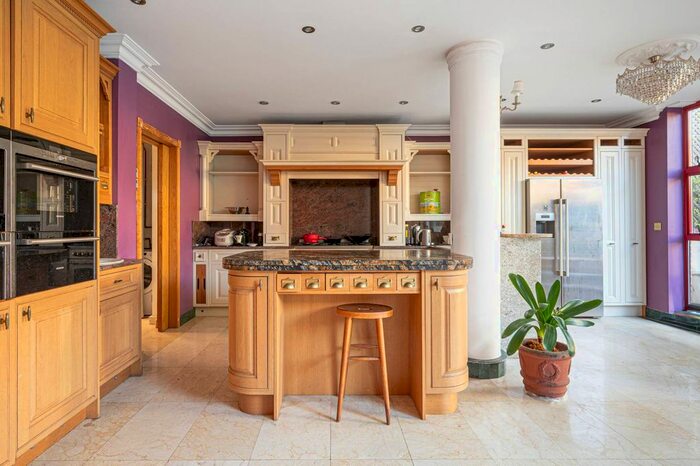 3 Bedroom Semi-Detached House To Rent In Valley Avenue, North Finchley, London, N12