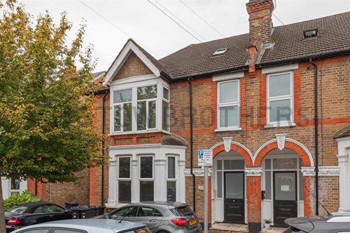 1 Bedroom Flat To Rent In Wavertree Road, South Woodford, E18