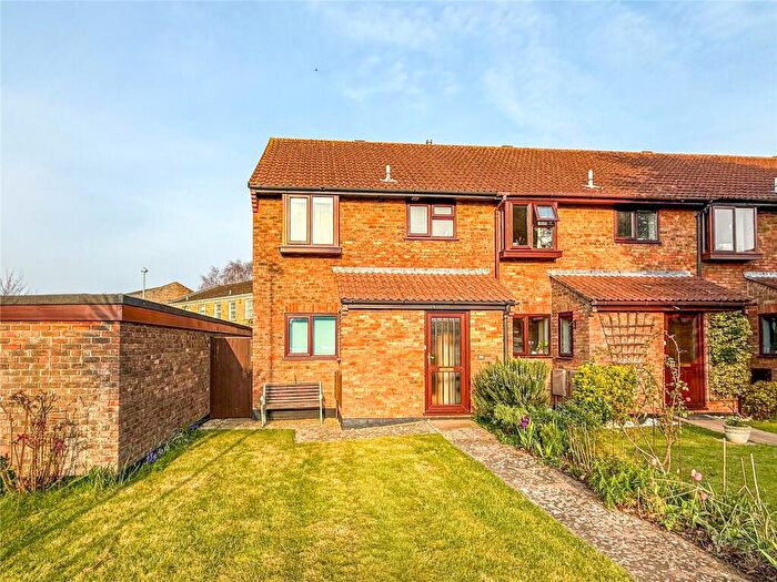 3 Bedroom End Of Terrace House For Sale In Russell Drive, Christchurch, Dorset, BH23