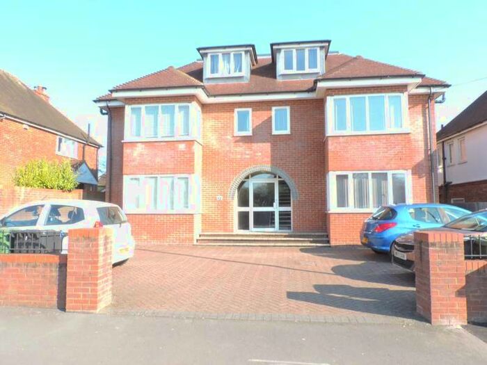 2 Bedroom Property To Rent In Aldershot Road Guildford, GU2