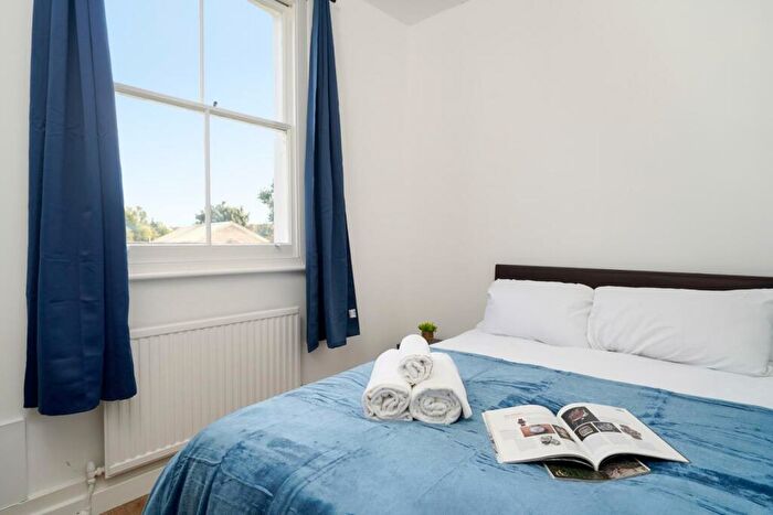 Apartment To Rent In Grafton Road, London, NW5