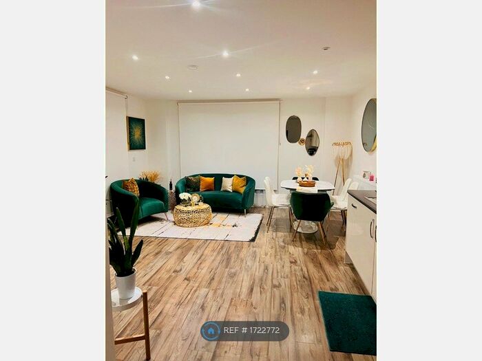 3 Bedroom Flat To Rent In Wood Lane, Dagenham, RM10