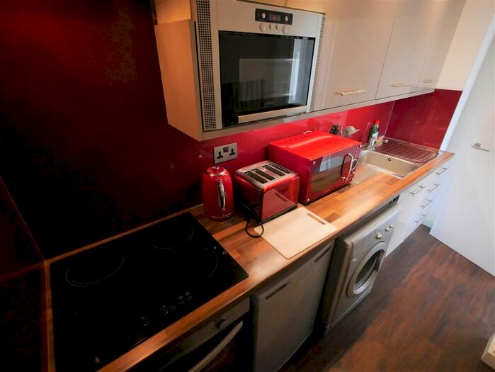 2 Bedroom Flat To Rent In Flat Hill House, Bournemouth, BH1
