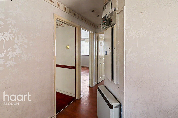 2 Bedroom Bungalow For Sale In Walpole Road, Slough, SL1
