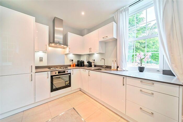 1 Bedroom Flat For Sale In Deepcut, Surrey, GU16