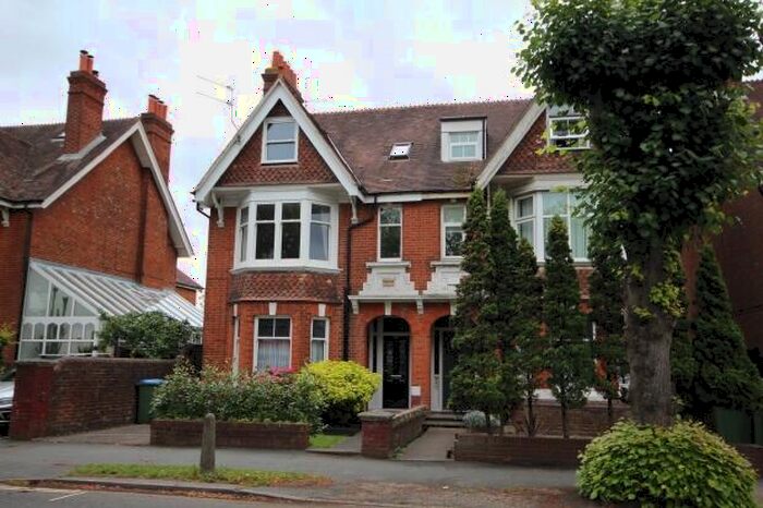 2 Bedroom Flat To Rent In Hurst Road, Horsham, RH12