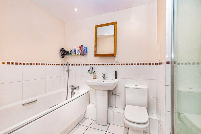 1 Bedroom Flat To Rent In Woodin's Way, Oxford, OX1
