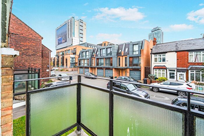 2 Bedroom Flat To Rent In Brook Lane North, Brentford, TW8