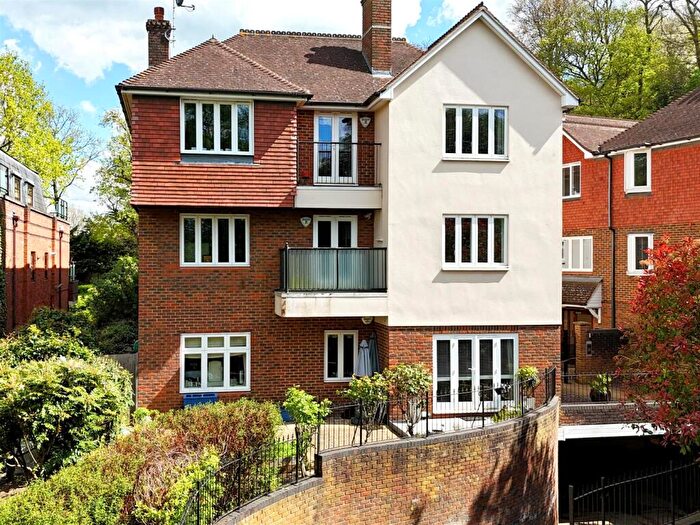 2 Bedroom Apartment For Sale In Roxborough Park, Harrow On The Hill, HA1