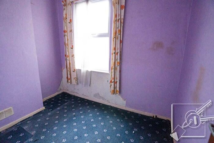 1 Bedroom Flat For Sale In Dover Road East, Gravesend, DA11