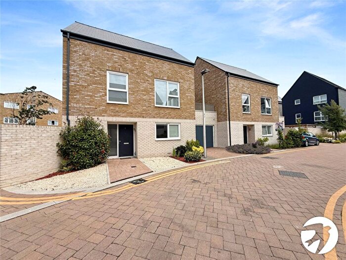 2 Bedroom End Of Terrace House To Rent In Spritsail Way, Rochester, Kent, ME1