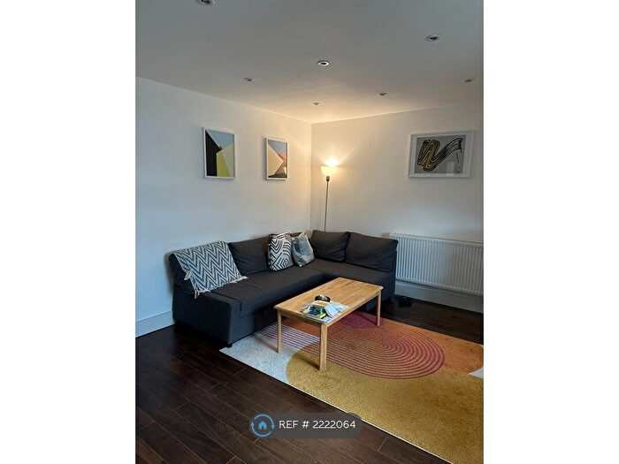 1 Bedroom Flat To Rent In Devonshire House, London, N8