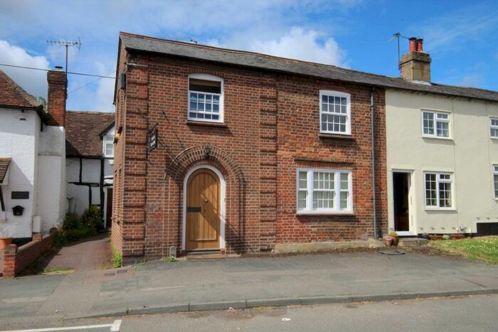 1 Bedroom Flat To Rent In High Street, Bovingdon, HP3