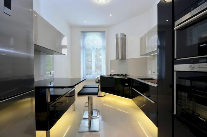 3 Bedroom Flat To Rent In Thurlow Road, Hampstead, London, NW3