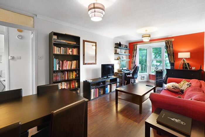1 Bedroom Flat For Sale In Brabourne Close, Crystal Palace, London, SE19