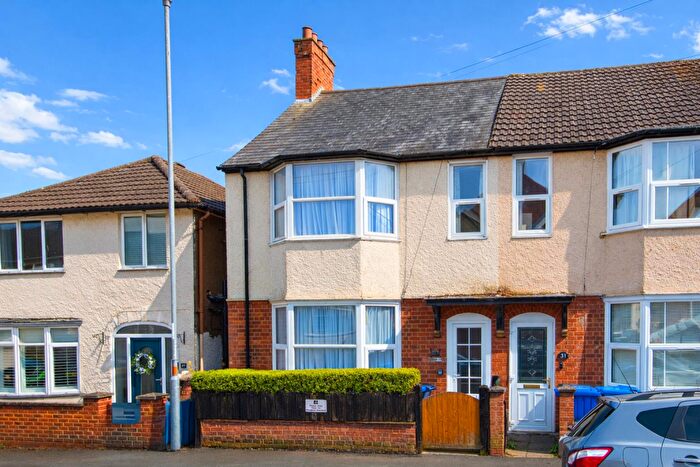 4 Bedroom Semi Detached House For Sale In Roundhill Road, Kettering, NN15