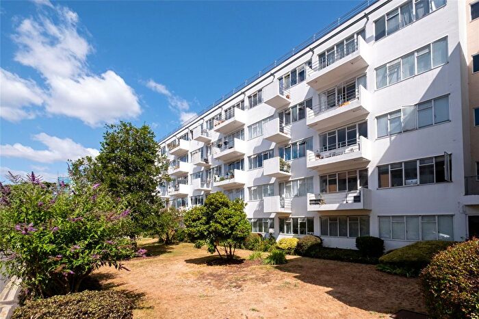 2 Bedroom Flat To Rent In Pullman Court, Streatham, Lambeth, London, SW2