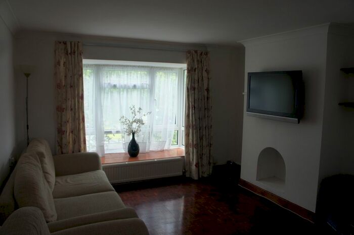 2 Bedroom Flat To Rent In Boswell Road, Tilgate, Crawley, RH10