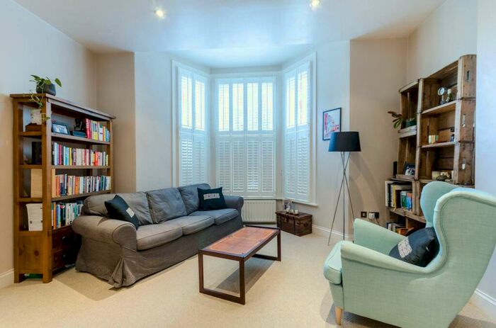 2 Bedroom Flat To Rent In Jasper Road, Crystal Palace, London, SE19
