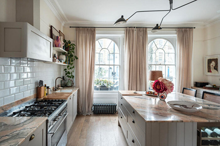 5 Bedroom Link Detached House For Sale In Hemingford Road, London, N1