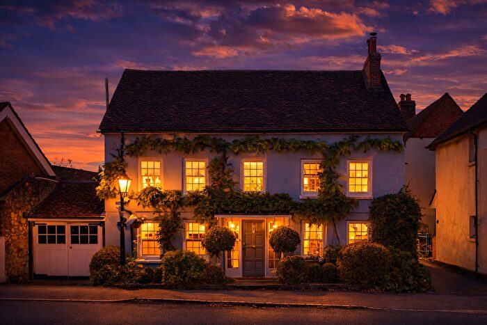 4 Bedroom Detached House For Sale In High Street, Redhill, RH1