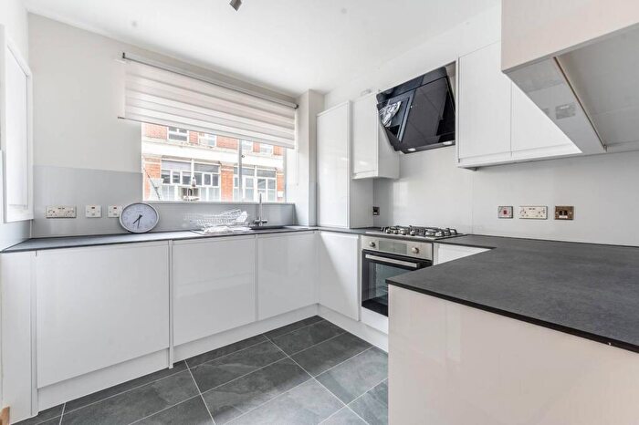 2 Bedroom Flat To Rent In Fulham Road, South Kensington, London, SW10