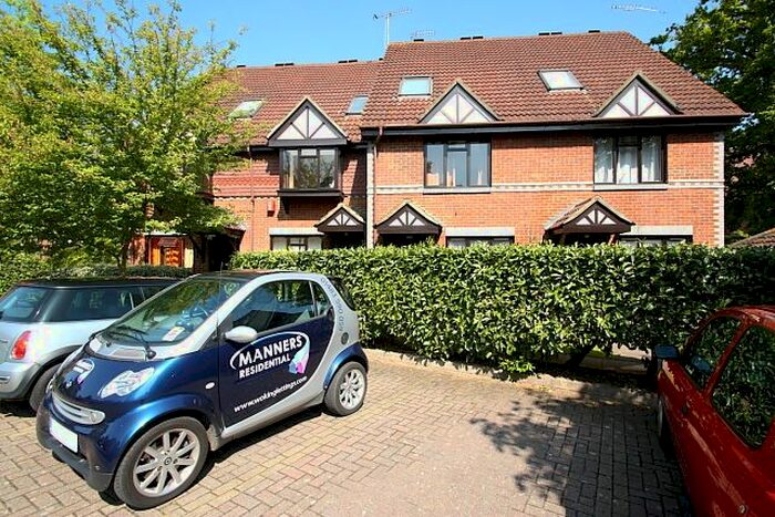 1 Bedroom Flat To Rent In Oriental Road, Woking, GU22