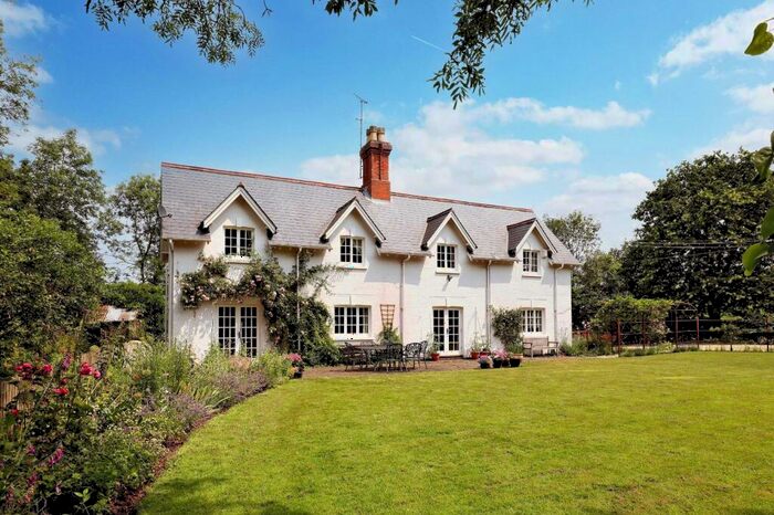 5 Bedroom Detached House For Sale In Wildmoor Lane, Sherfield-on-Loddon, Hook, Hampshire, RG27