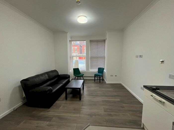1 Bedroom Flat To Rent In Ballards Lane, London, N3