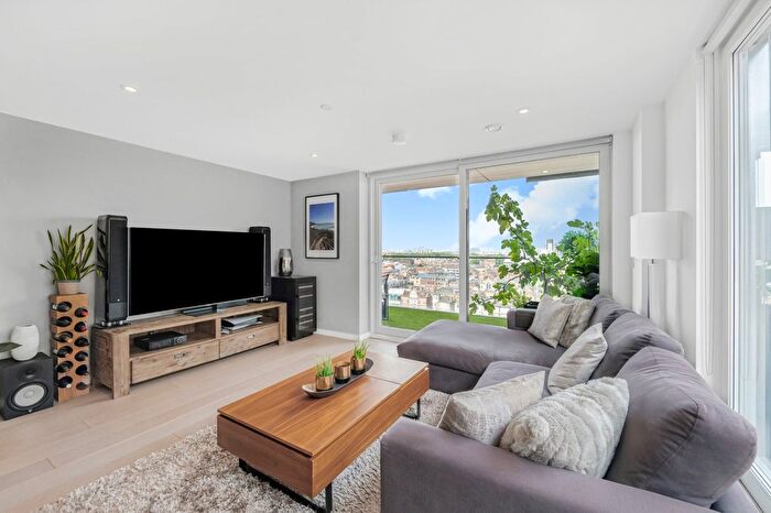 2 Bedroom Flat To Rent In Upper Richmond Road, Putney Hill, SW15