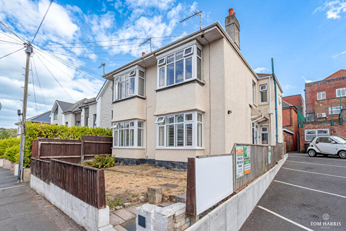 2 Bedroom Flat For Sale In New Park Road, Southbourne, BH6