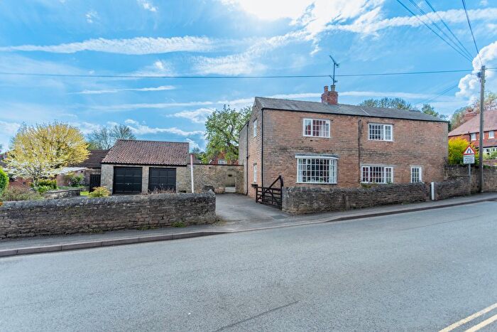 4 Bedroom Detached House For Sale In High Street, Whitwell, S80