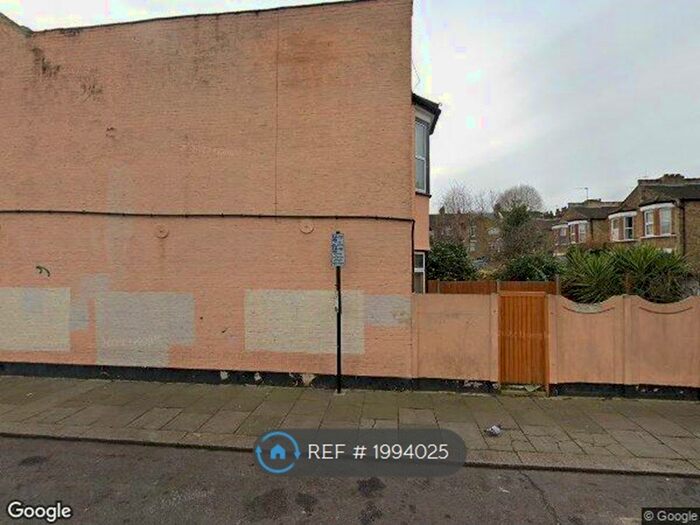 2 Bedroom Flat To Rent In Woodside Gardens, London, N17