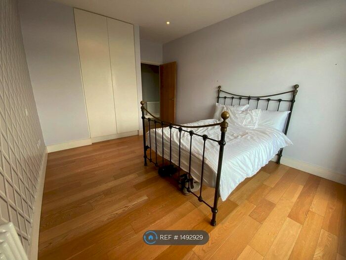 3 Bedroom Flat To Rent In William Road, London, NW1