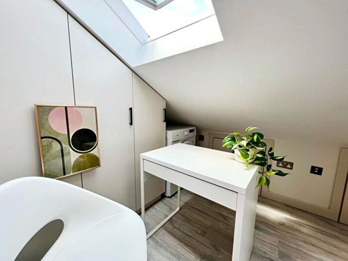 1 Bedroom Flat To Rent In Battersea, SW11