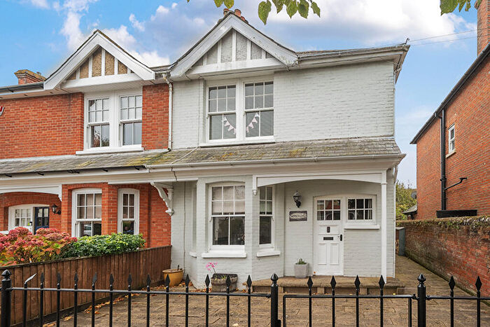 4 Bedroom House To Rent In Stanley Road, Lymington, SO41