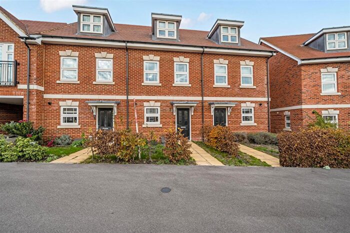 3 Bedroom Terraced House For Sale In Oak Avenue, Wokingham, Berkshire, RG40