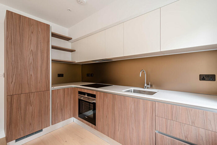 2 Bedroom Apartment To Rent In Compayne Gardens, London, NW6