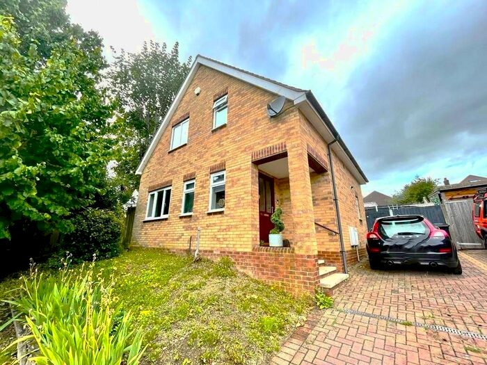 3 Bedroom Semi-Detached House To Rent In Sempill Road, Hemel Hempstead, Hertfordshire, HP3