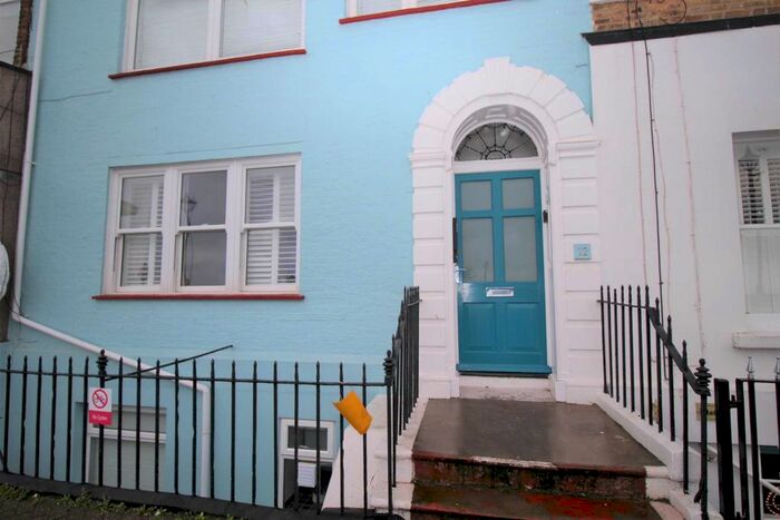2 Bedroom Flat To Rent In Victoria Parade, Broadstairs, CT10