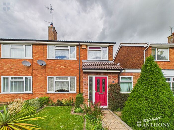 3 Bedroom Semi Detached House For Sale In Grasmere, Aylesbury, HP21