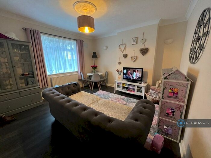 3 Bedroom Semi-Detached House To Rent In Mackenzie Street, Derby, DE22