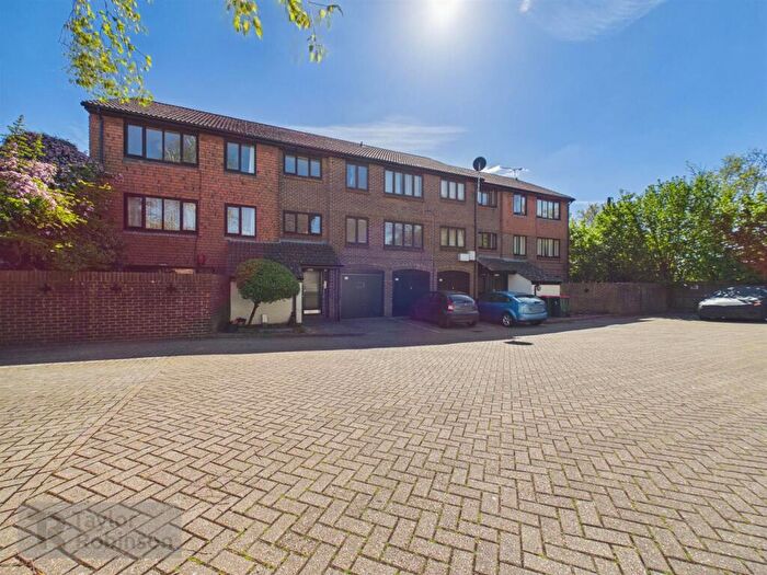 2 Bedroom Apartment To Rent In Connaught Gardens, Crawley, RH10