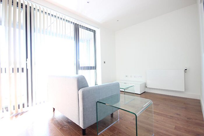 1 Bedroom Flat To Rent In New Village Avenue, Canning Town, London, E14