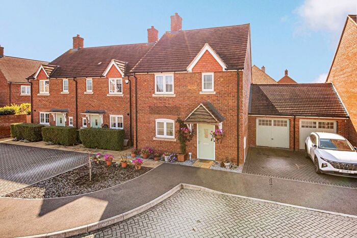 3 Bedroom Detached House For Sale In Fletcher Close, Steventon, OX13