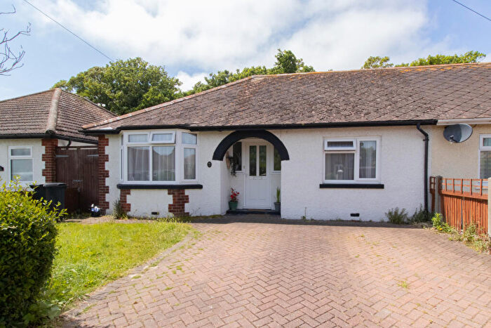 3 Bedroom Bungalow For Sale In Kings Avenue, Broadstairs, CT10